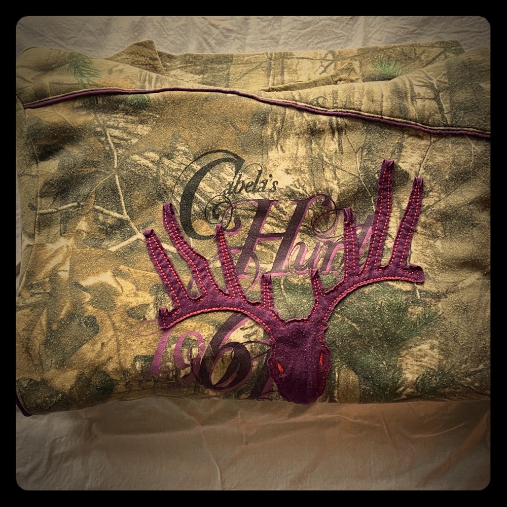 Girls cabela’s camo hoodie